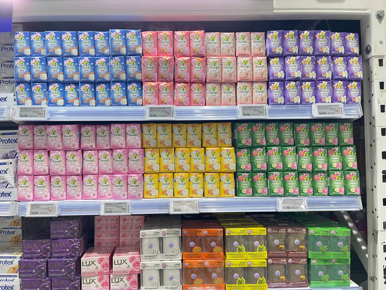 Modern Trade distribution featuring BJC FMCG products at Makro Market by Da Houg Heng Enterprise (Image 7)